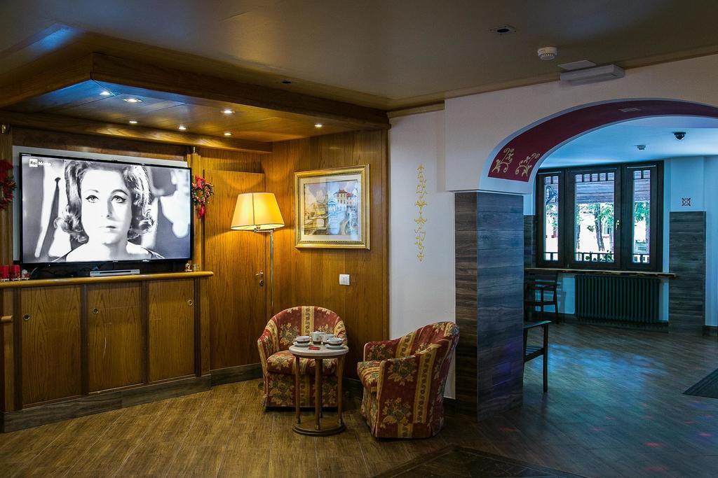 Hotel Posta R.T.A. Madonna di Campiglio Exterior photo